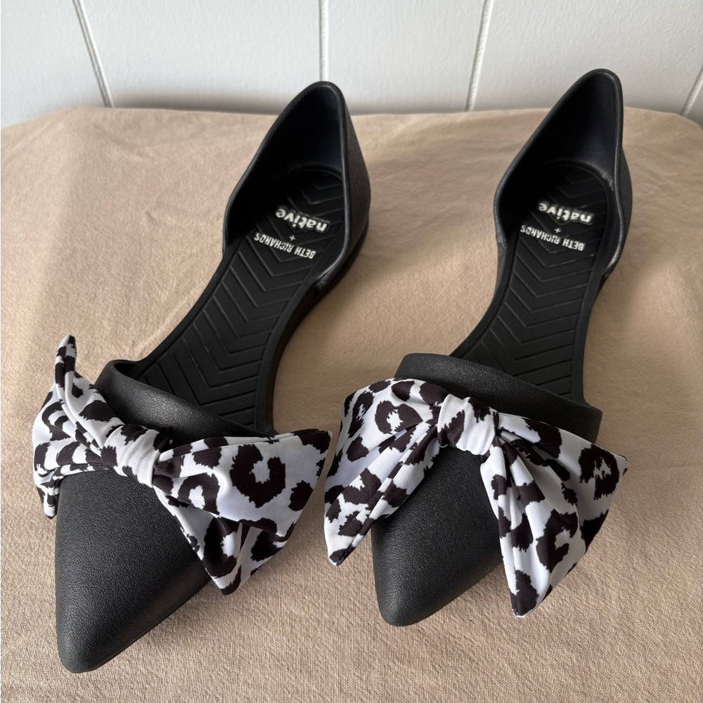 Black and White Bow Flats